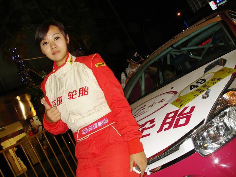 中国第一代女赛车手,40岁决定去开网约车